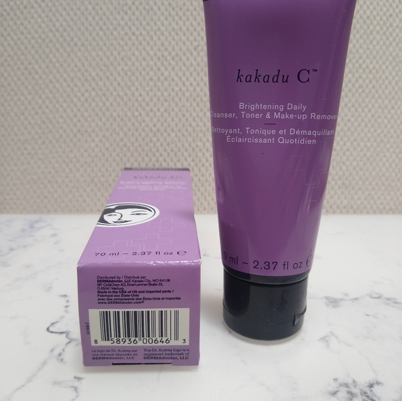 DERMAdoctor Kakadu C Brightening Daily Cleanser Toner Make-up Remover 70ml - Picture 3 of 4